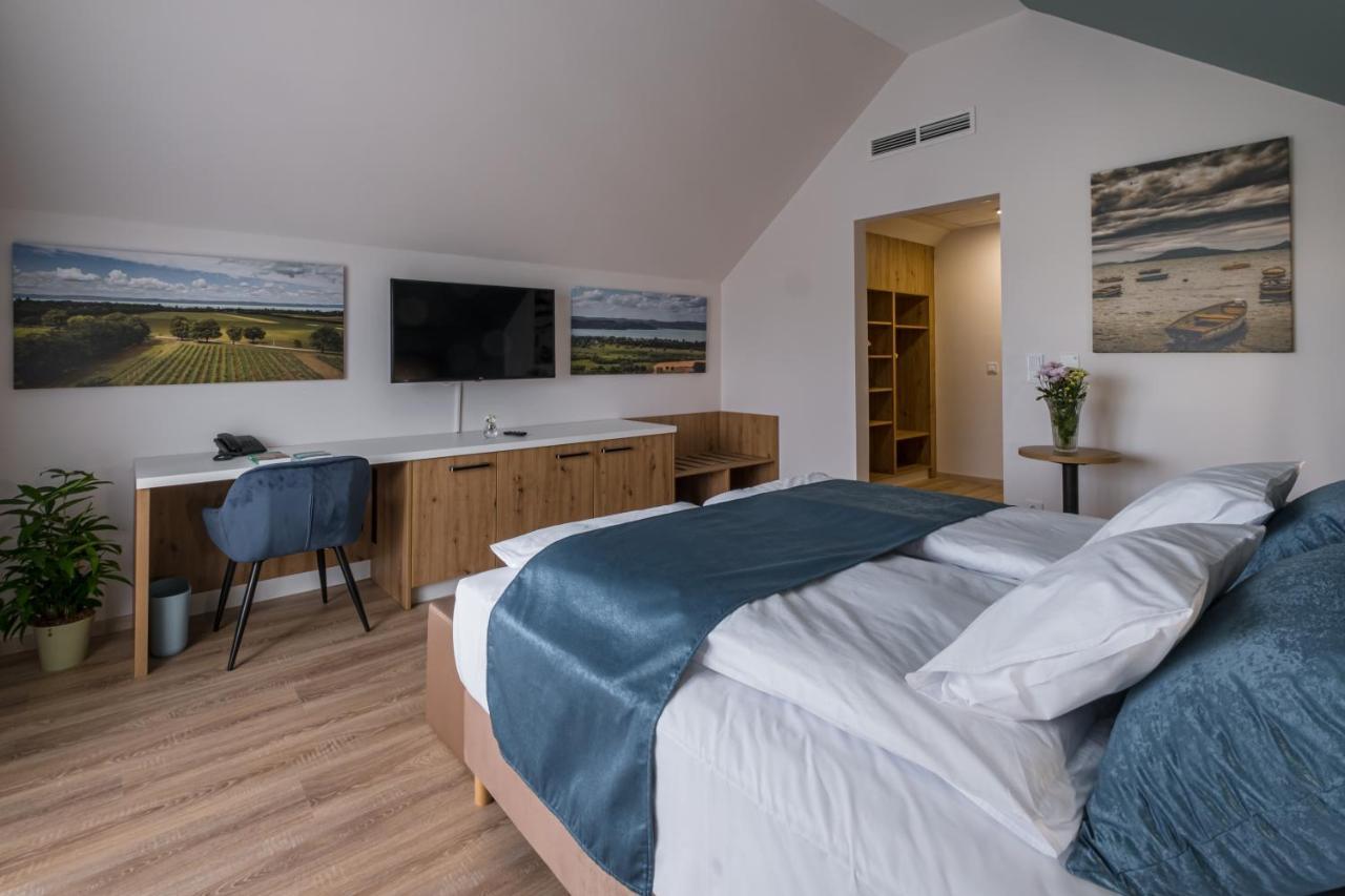Kistuecsoek Food & Room Balatonszárszó Eksteriør billede