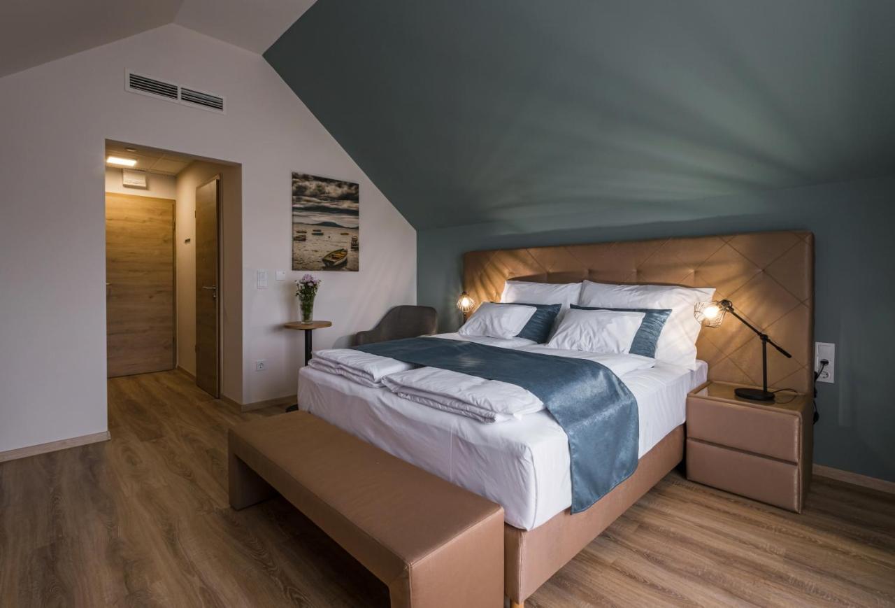 Kistuecsoek Food & Room Balatonszárszó Eksteriør billede
