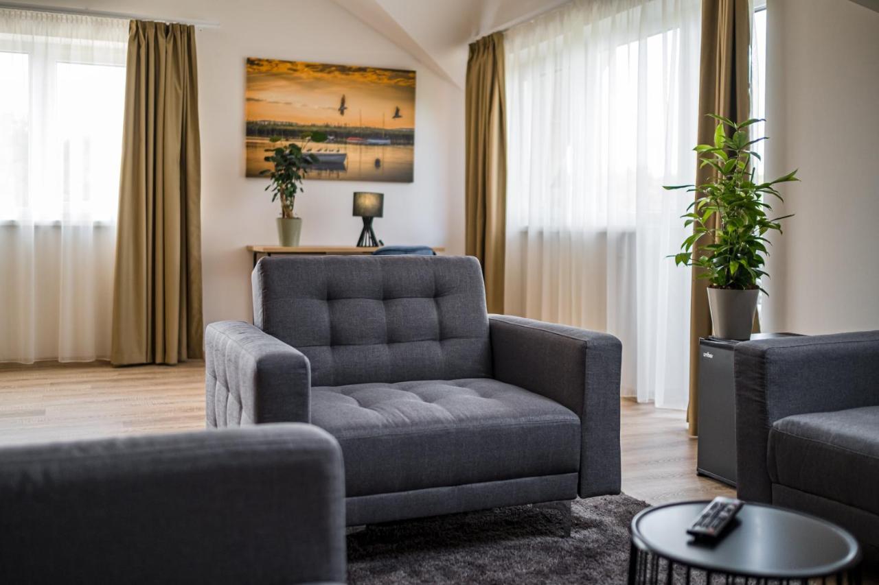 Kistuecsoek Food & Room Balatonszárszó Eksteriør billede
