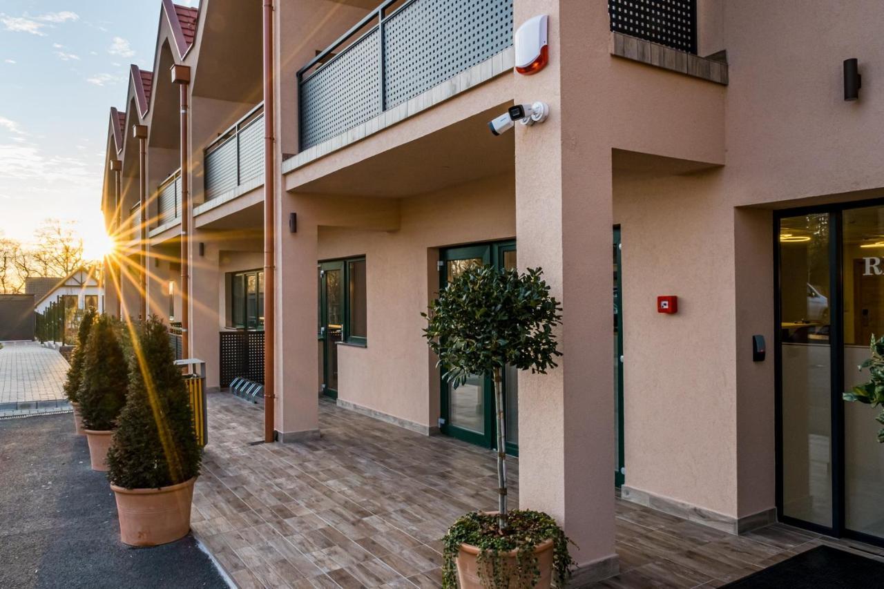 Kistuecsoek Food & Room Balatonszárszó Eksteriør billede