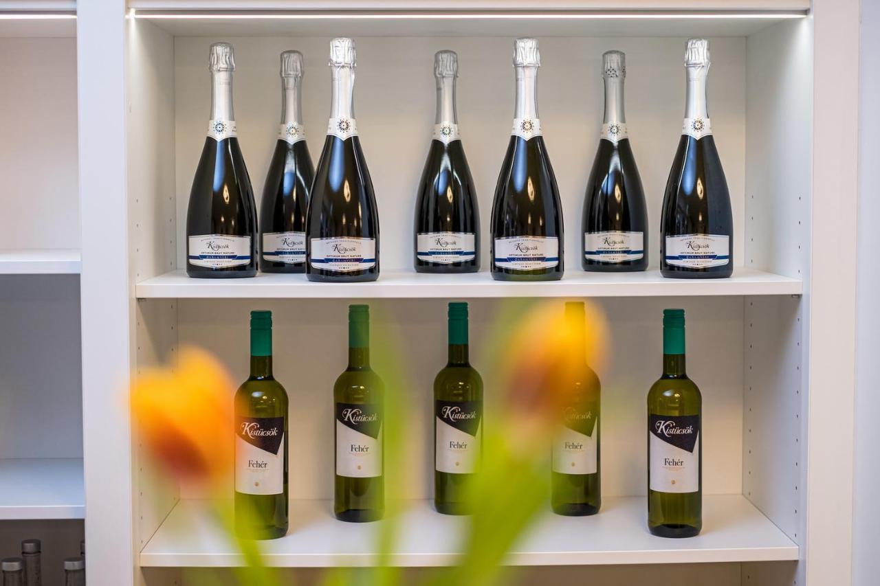 Kistuecsoek Food & Room Balatonszárszó Eksteriør billede