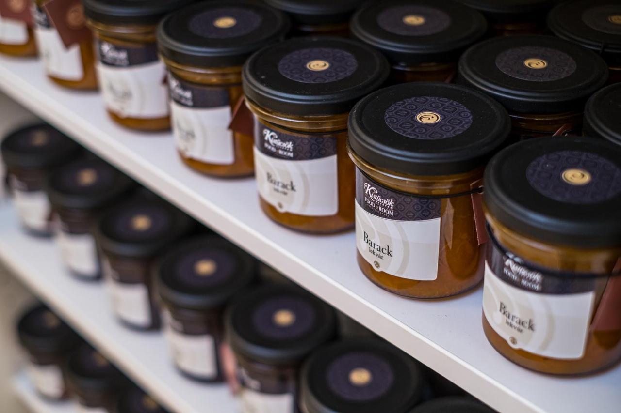 Kistuecsoek Food & Room Balatonszárszó Eksteriør billede