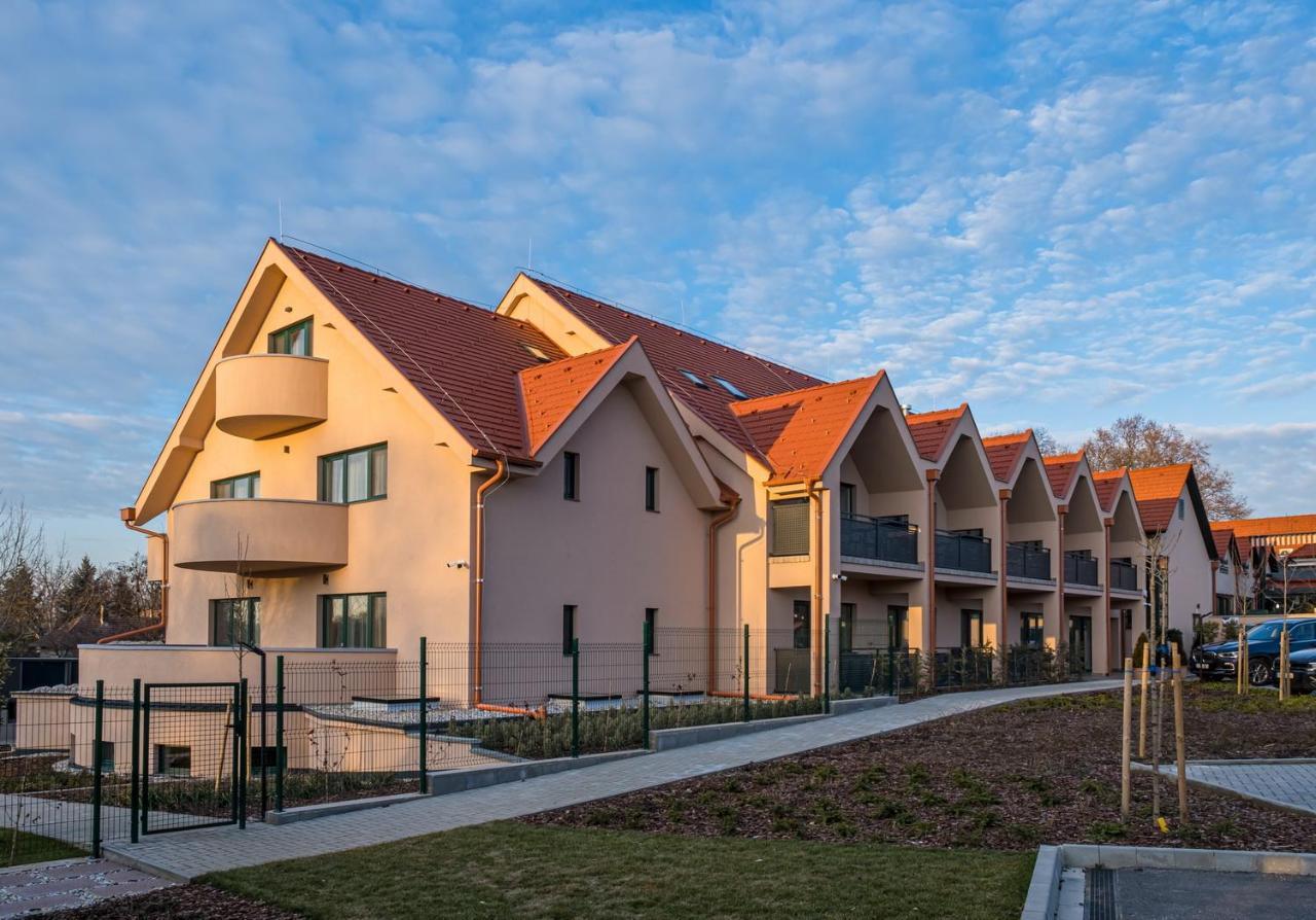 Kistuecsoek Food & Room Balatonszárszó Eksteriør billede
