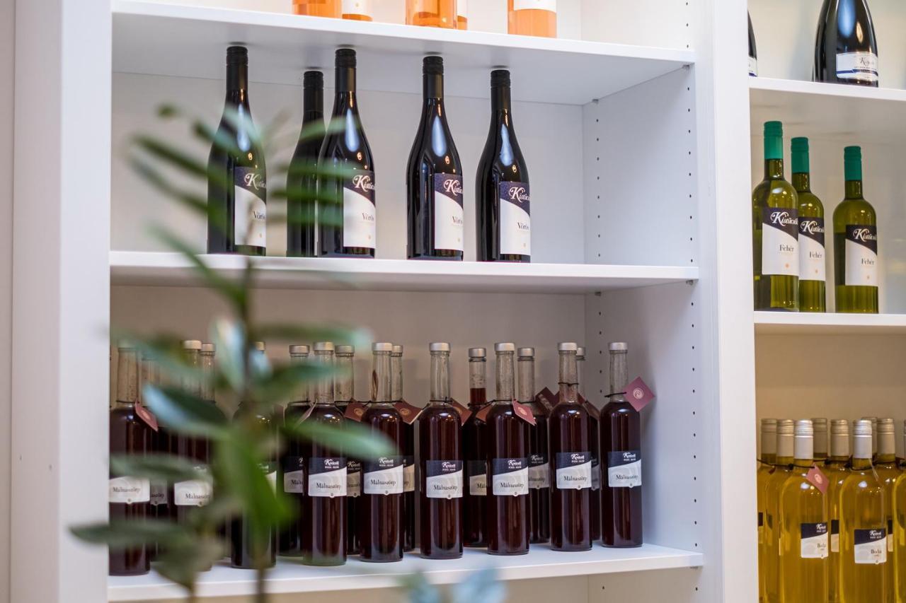 Kistuecsoek Food & Room Balatonszárszó Eksteriør billede
