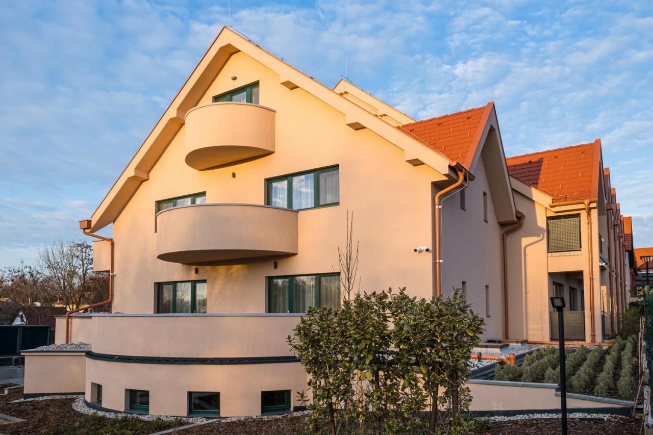 Kistuecsoek Food & Room Balatonszárszó Eksteriør billede