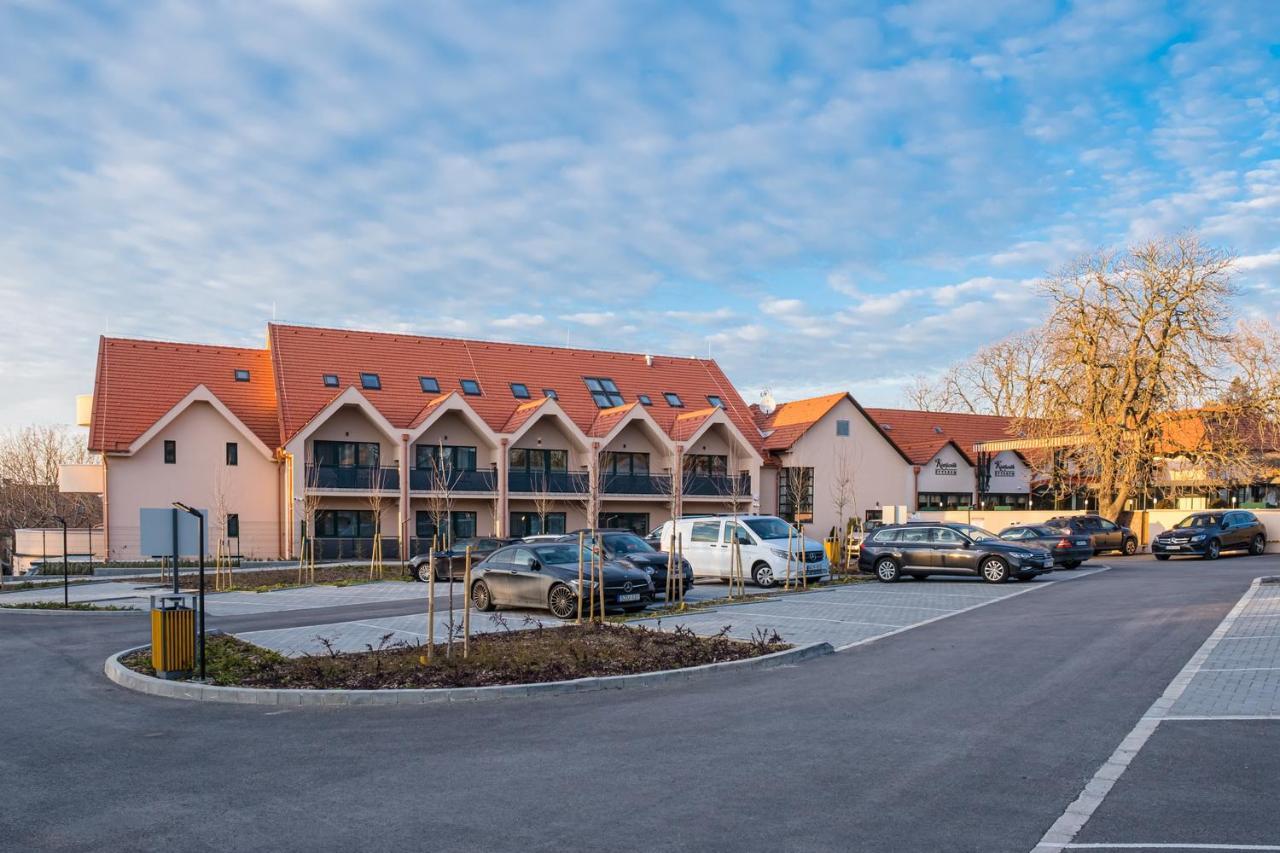 Kistuecsoek Food & Room Balatonszárszó Eksteriør billede